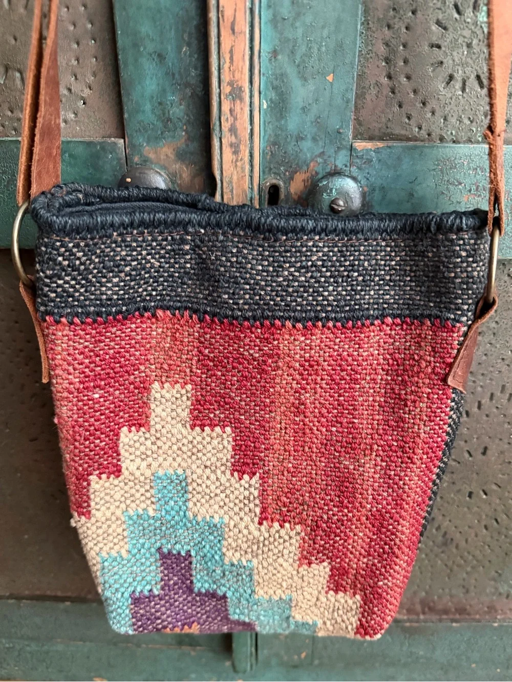 Baizaar Medium Crossbody Jute Bag - Picture 5 of 14